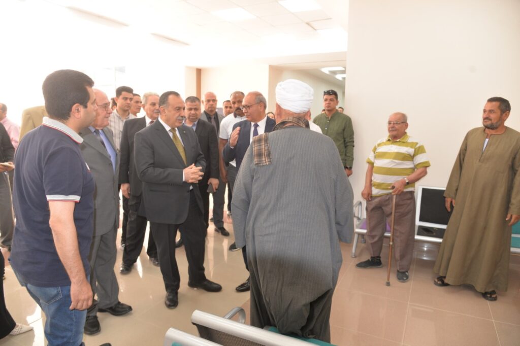 محافظ أسيوط يزور جامعة بدر ويتفقد قافلة طبية مجانية 2 جامعة بدر