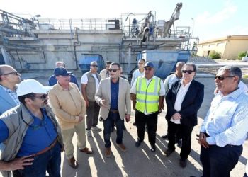 وزير الإسكان يتفقد مشروع محطة معالجة صرف صحي العامرية بالإسكندرية