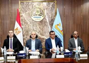 وزير الإسكان ومحافظ كفر الشيخ يستعرضان خدمات مياه الشرب والصرف بالمحافظة