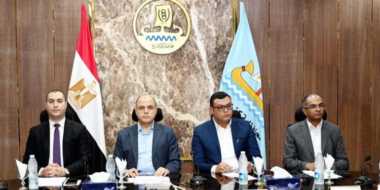 وزير الإسكان ومحافظ كفر الشيخ يستعرضان خدمات مياه الشرب والصرف بالمحافظة
