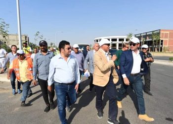 الشربيني يوجه بتنفيذ أعمال الصيانة لمحاور الطرق بمدينة العبور