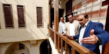 وزير الإسكان يتفقد مشروع ترميم وكالة قايتباى بالجمالية