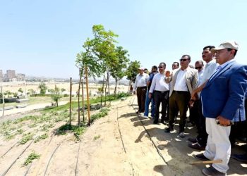 وزير الإسكان يتابع مشروع تطوير حديقة تلال الفسطاط