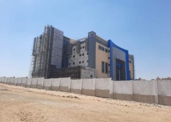 المهندس أحمد رشاد يتابع تنفيذ مستشفى العبور العام