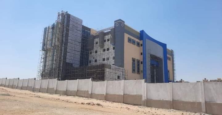 المهندس أحمد رشاد يتابع تنفيذ مستشفى العبور العام