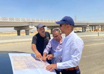 رئيس جهاز القاهرة الجديدة يتفقد مشروعات الطرق بمناطق الامتداد الجنوبي