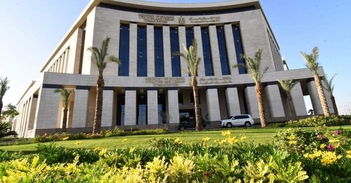 طرح محال تجارية وصيدلية بمدينتي الشروق والعاشر من رمضان