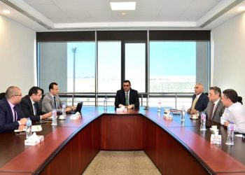 وزير الإسكان يستعرض خطط شركات تسويق المشروعات السكنية