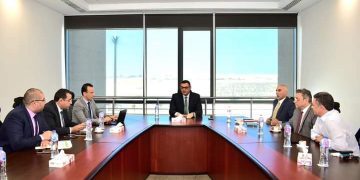 وزير الإسكان يستعرض خطط شركات تسويق المشروعات السكنية