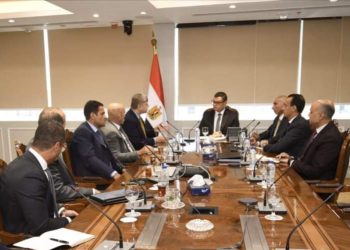 الشربيني يتابع مشروع أبراج الداون تاون و كريستال لاجون بالعلمين الجديدة