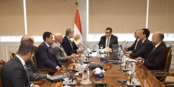 الشربيني يتابع مشروع أبراج الداون تاون و كريستال لاجون بالعلمين الجديدة