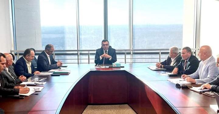 وزير الإسكان يستعرض التقنيات الحديثة لتحلية مياه البحر