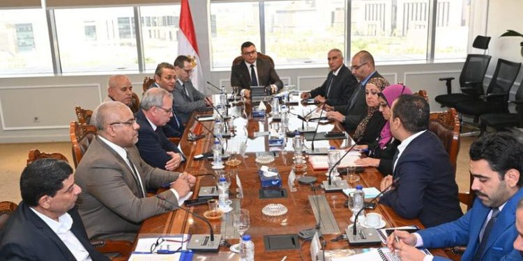 الشربيني يتابع موقف طلبات تقنين الأراضي المضافة لمدينتى الشروق والعبور الجديدة 1 الشربيني يتابع موقف طلبات تقنين الأراضي المضافة لمدينتى الشروق والعبور الجديدة