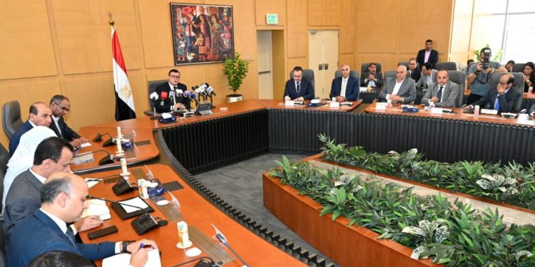 وزير الإسكان يزف بشرى للمواطنين.. طرح 70 ألف وحدة سكنية لمنخفضي ومتوسطي الدخل 1 وزير الإسكان يزف بشرى للمواطنين.. طرح 70 ألف وحدة سكنية لمنخفضي ومتوسطي الدخل