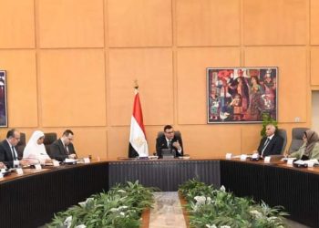 الشربيني يتابع تطبيق قانون التصالح ويعلن موعد فتح طلبات زيادة النسب البنائية