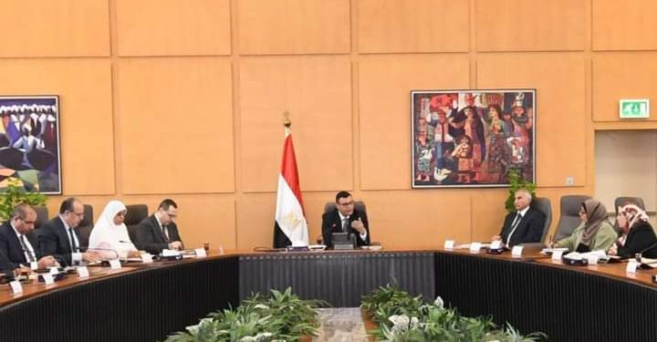 الشربيني يتابع تطبيق قانون التصالح ويعلن موعد فتح طلبات زيادة النسب البنائية