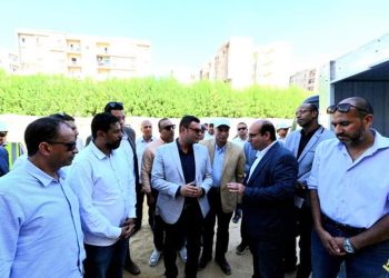 وزير الإسكان يتفقد شقق سكن لكل المصريين بمدينة حدائق أكتوبر