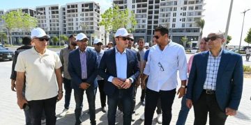 وزير الإسكان يتابع موقف تسليم الوحدات السكنية لحاجزيها بـ العلمين الجديدة