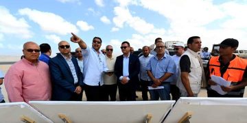 وزير الإسكان يتفقد موقف تنفيذ أعمال المرافق والطرق بمنطقة غرب الضبعة