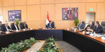 وزير الإسكان يتابع مشروعات المقاولون العرب