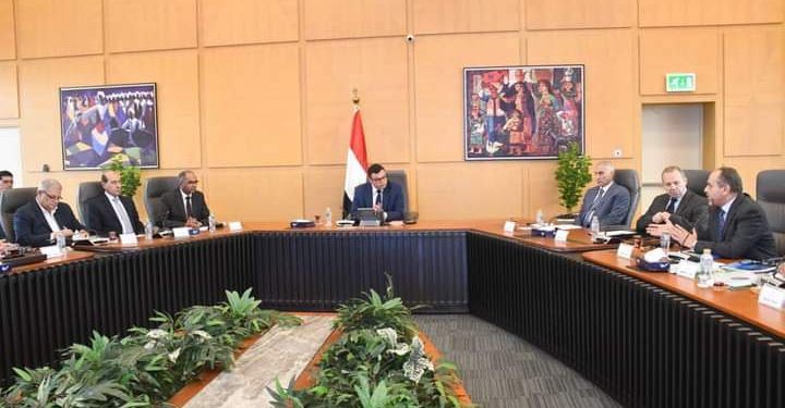 وزير الإسكان يتابع مشروعات المقاولون العرب