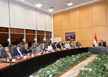 الشربيني يلتقى المطورين العقاريين لبحث مشاركتهم فى المنتدى الحضرى العالمى الـ12