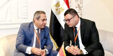 وزير الإسكان ورئيس شركة العاصمة يتابعان موقف المشروعات التنموية