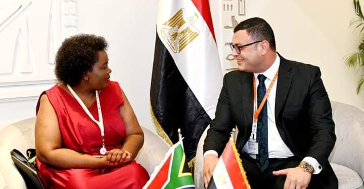وزير الإسكان يعرض على نظيرته من جنوب أفريقيا التجربة العمرانية المصرية