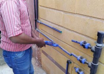 وصلات المياه الخلسة