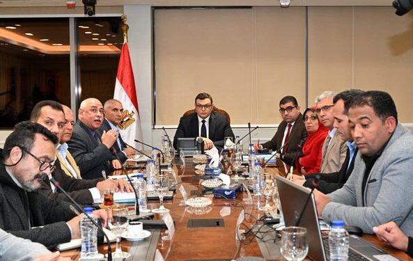 الشربيني يؤكد ضرورة الإسراع بصرف التعويضات لدفع معدلات الأداء 1 صرف التعويضات