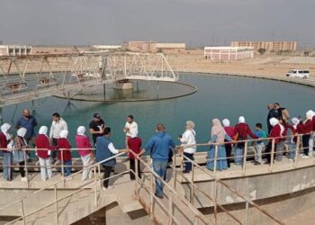 جهاز العاشر من رمضان يستقبل طلاب مدرستين للتعرف على مشروعات المدينة