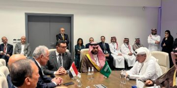 وزير الإسكان يبحث مع مجلس الأعمال السعودى المصرى سبل التعاون بين البلدين