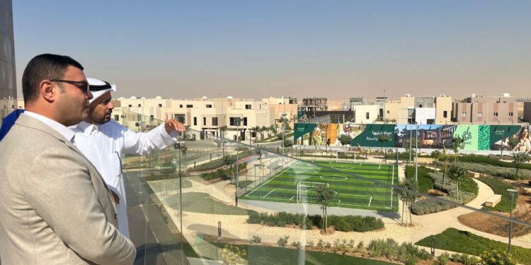 وزير الإسكان يبحث مشاركة الشركات المصرية فى تنفيذ المشروعات بالسعودية 1 وزير الإسكان