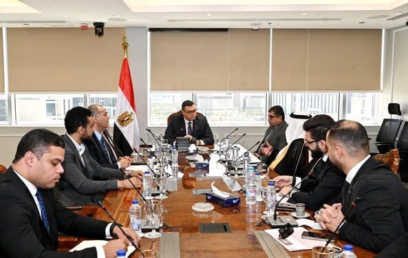 وزير الإسكان يستقبل وفد مستثمرين سعوديين لمناقشة الفرص الاستثمارية بمصر 1 مستثمرين سعوديين