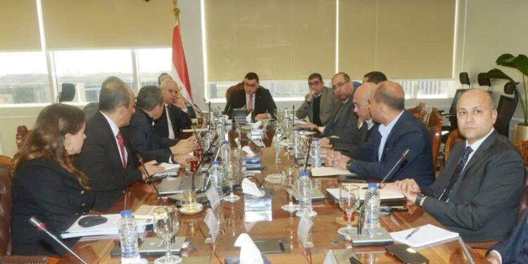 الشربيني يتابع مع مسئولى شركة سيتي إيدج تسويق الوحدات بالمدن الجديدة 1 شركة سيتي إيدج