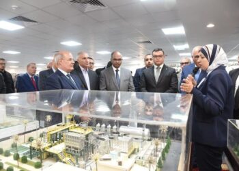 الشربيني ورئيس الهيئة العربية للتصنيع يتفقدان مركز التصنيع الرقمي