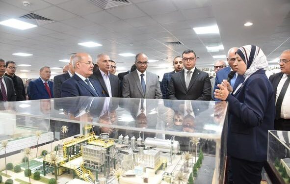 الشربيني ورئيس الهيئة العربية للتصنيع يتفقدان مركز التصنيع الرقمي