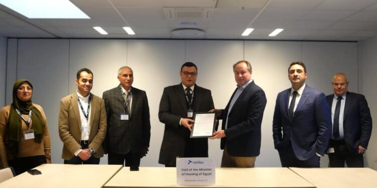 وزير الإسكان يلتقي رئيس rehlko العالمية 1 وزير الإسكان