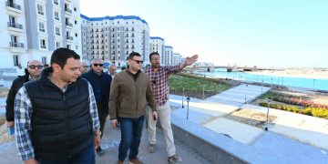 وزير الإسكان يتفقد الحي اللاتيني بمدينة العلمين الجديدة