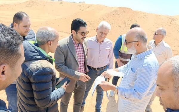 رئيس جهاز مدينة العبور الجديدة يتفقد أعمال ترفيق الأراضي المضافة للمدينة 1 مدينة العبور الجديدة