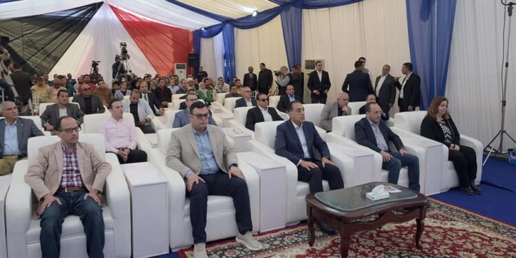 مدبولي يسلم عقود وحدات سكنية لمنخفضي ومتوسطي الدخل بالعاشر من رمضان 1 وحدات سكنية