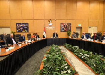 وزير الإسكان يتابع المشروعات السكنية من المحافظات والمدن الجديدة