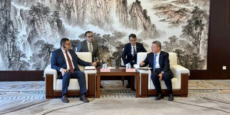 وزير الإسكان يلتقي رئيس شركة CSCEC ببكين لمتابعة المشروعات المشتركة 1 وزير الإسكان