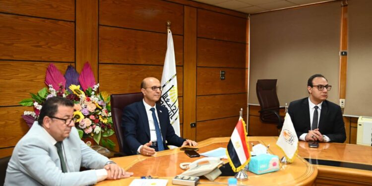 "المنشاوي" يبحث تحويل سور جامعة أسيوط لـ ممشى سياحي 1 سور جامعة أسيوط